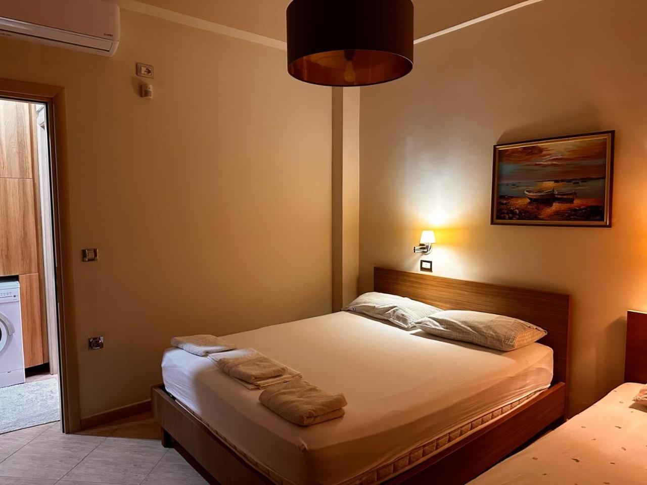 Vila Violeta 1 Vlore Bagian luar foto